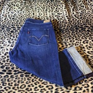 Levi’s jean capris. EUC
